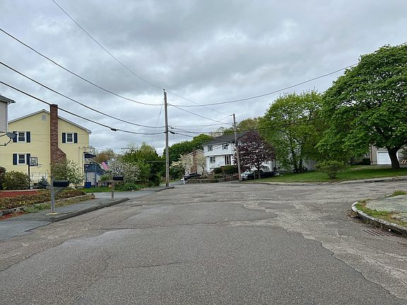 4th image of 36-38 Pearl St #L