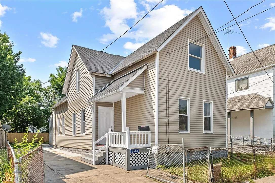 3513 Sackett Ave photo 1