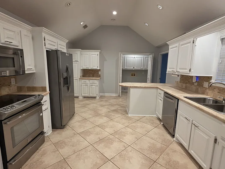 401 Hemlock Dr — Photo 13