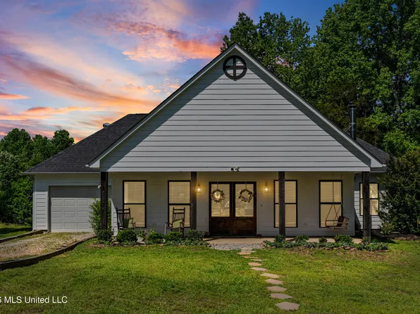 227 Christian College Rd, Senatobia, MS 38668