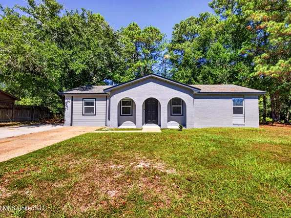 2000 Tulane Dr, Gautier, MS 39553