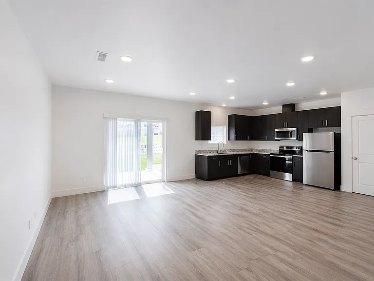 5846 W 40th Ct — Photo 26