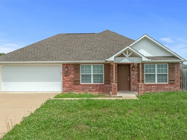 824 Brook St, Gentry, AR 72734