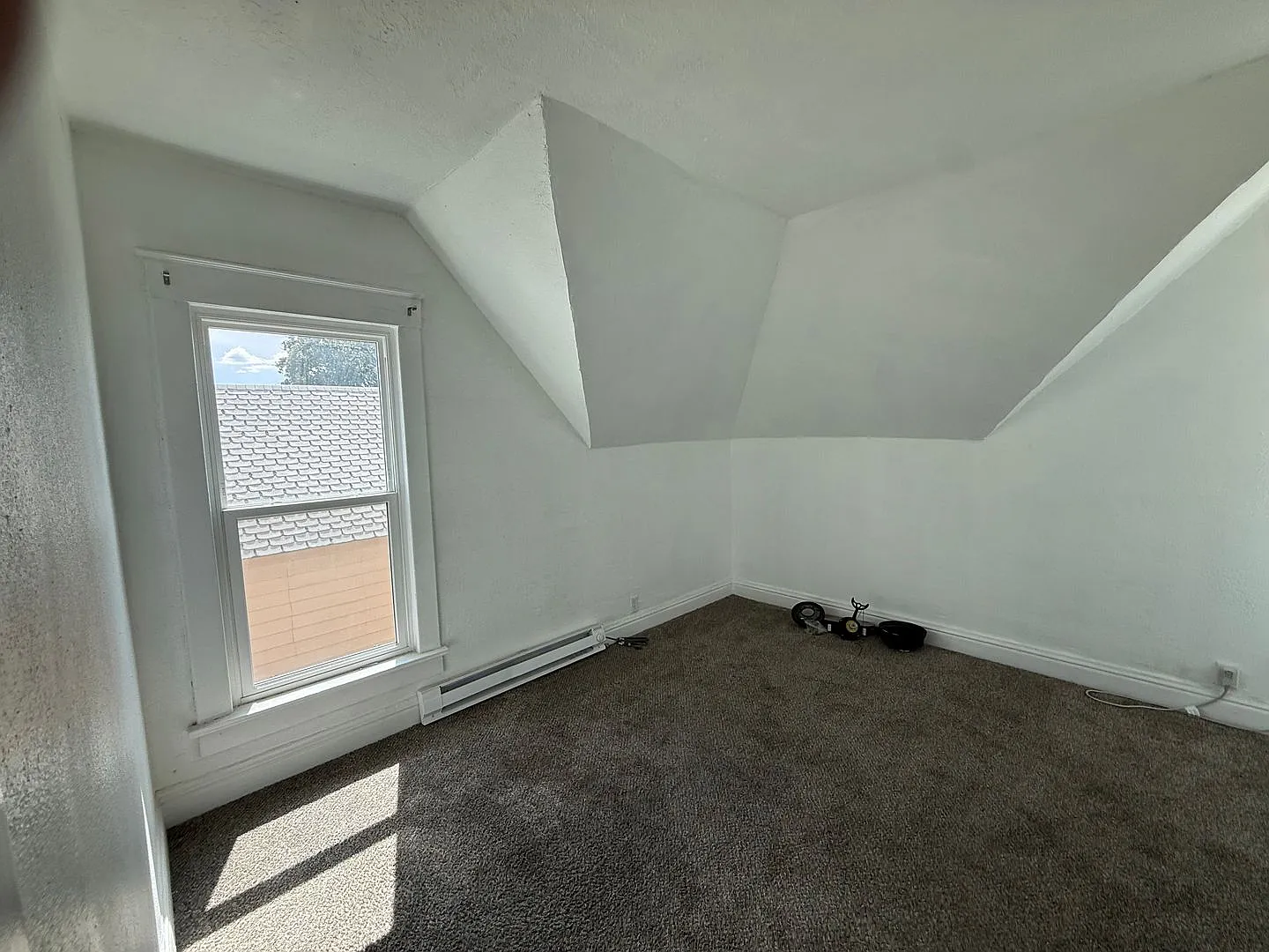 1102 Edith Blvd SE — Photo 3