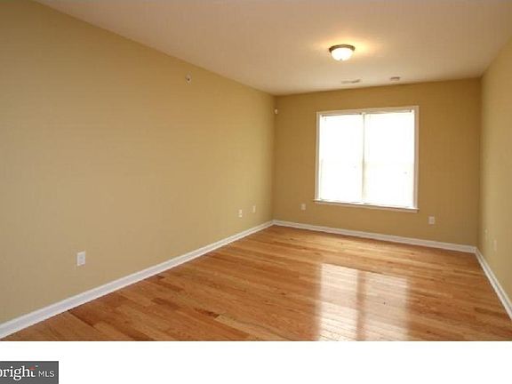 5th image of 2327 N Park Ave #C