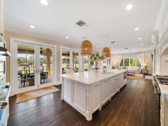 3rd image of 612 White Pelican Way