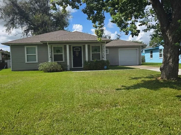 1208 Chevy Chase Dr, Angleton, TX 77515