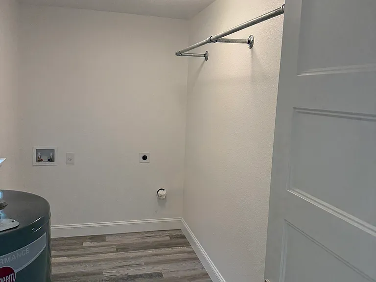 730 Piedmont Dr SE — Photo 8