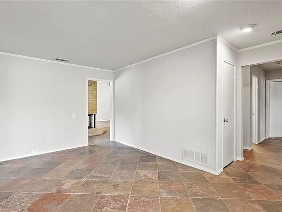 5th image of 3220 Chimneyrock Dr