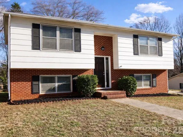 1312 Oak Hill Dr, Newton, NC 28658