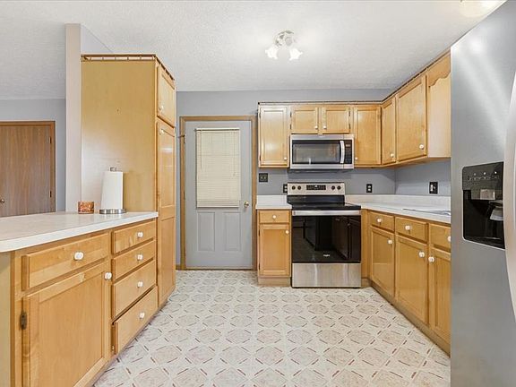 4th image of 3202 Oesch Ln #4