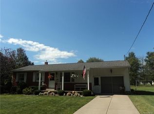 26 Meadow Lea Dr, Lancaster, NY 14086