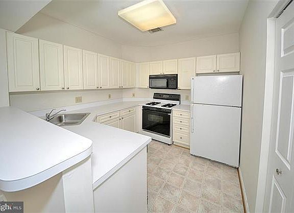 2nd image of 2108 Highcourt Ln Suite 101