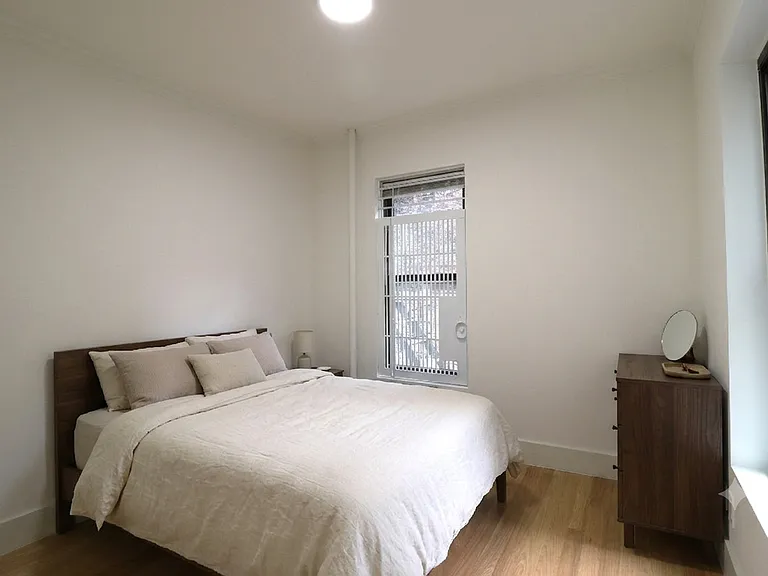 35 Bedford St #6 — Photo 4