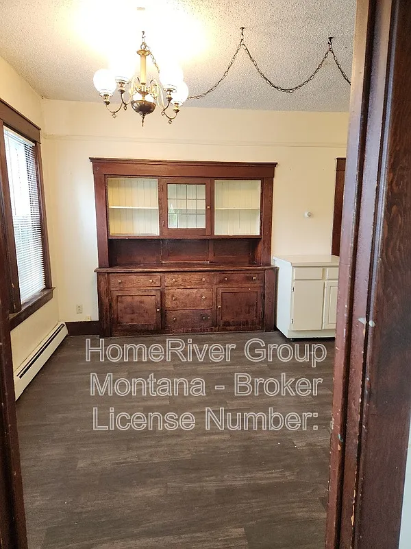 3 bed, 1.0 bath, 1300 sqft, $1,795 — Photo 2