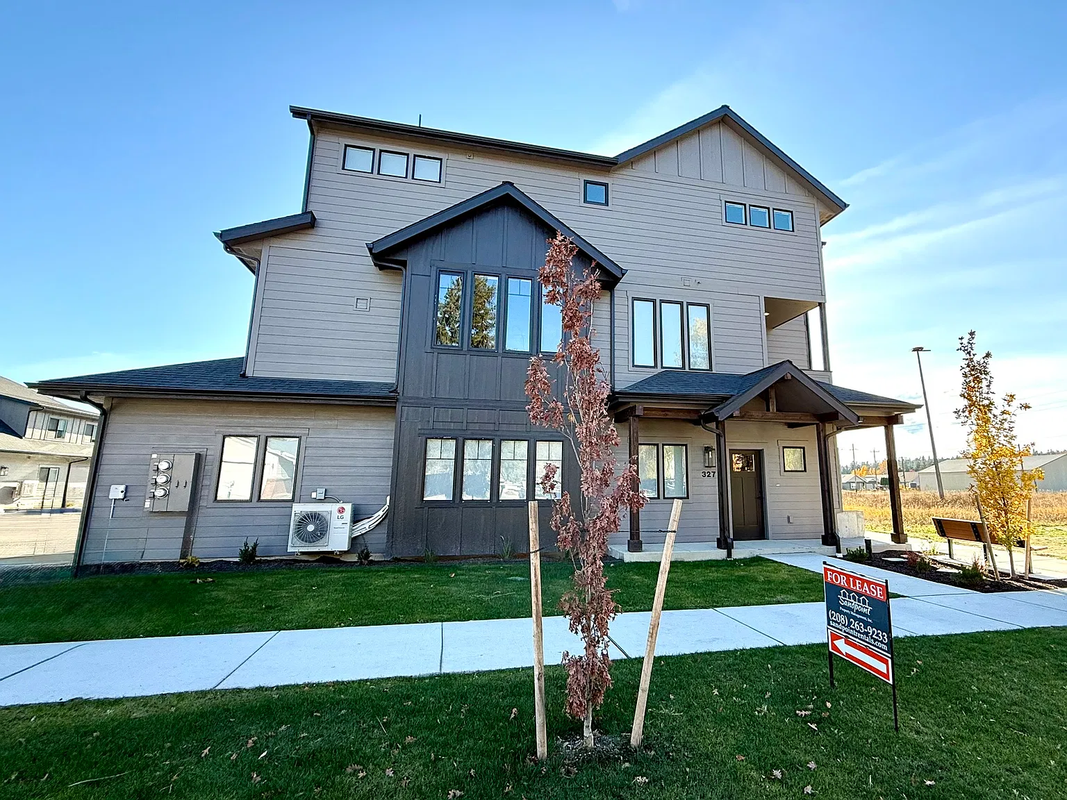 2 bed, 2.5 bath, 1350 sqft, $1,995 — Photo 3