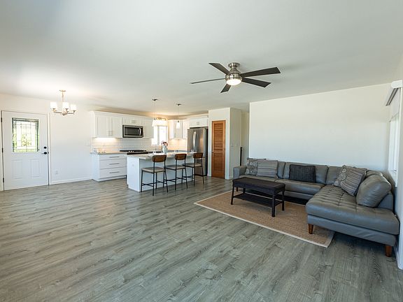 5th image of 99 Elm Dr