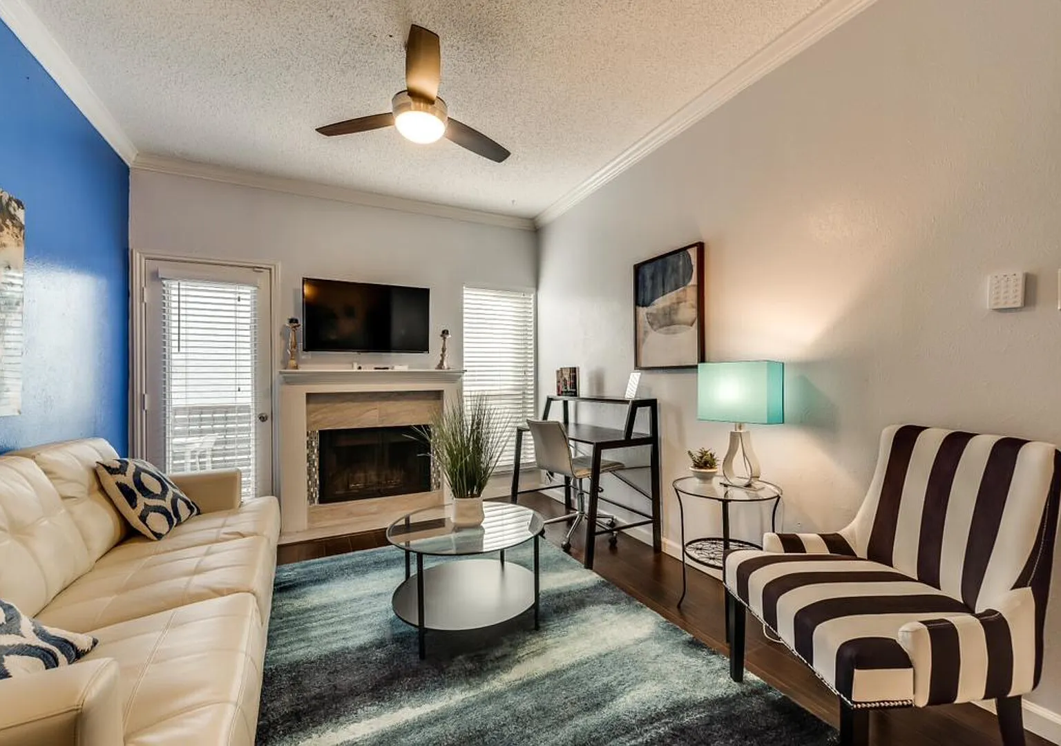 I34 World Cup Stay - 18 min to AT&T - Sleeps 2 - Public Transit — Photo 2