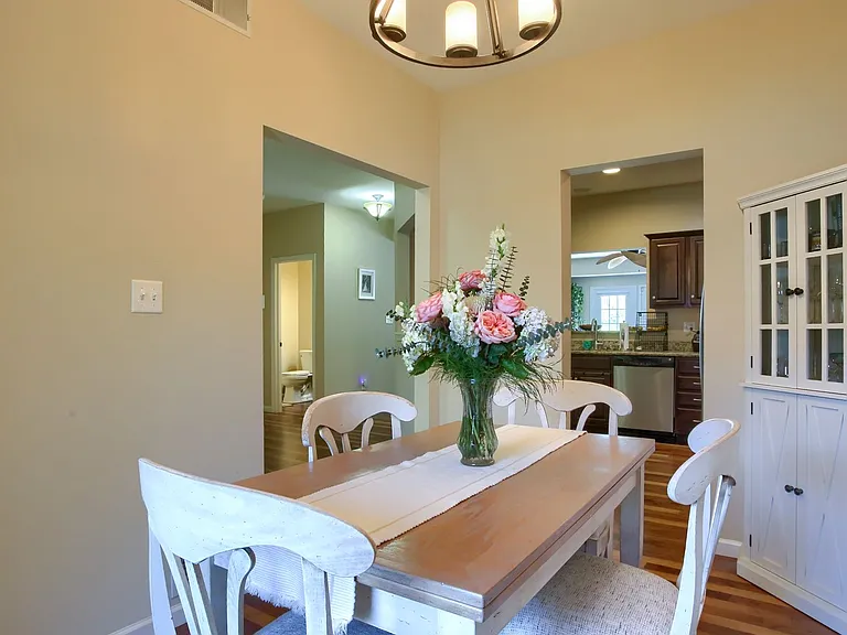 690 Stoverdale Rd — Photo 7