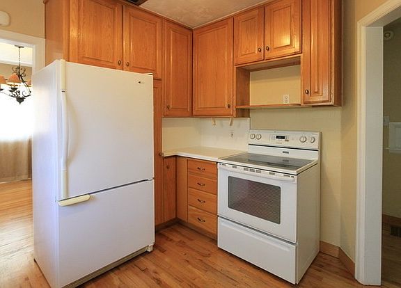5th image of 1526 E Redondo Ave