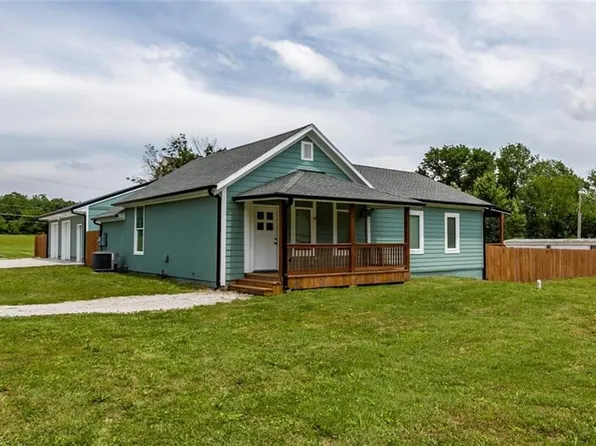 438 Lincoln Ave, Osawatomie, KS 66064