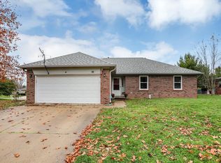 702 Willow Ct, Danville, IN 46122
