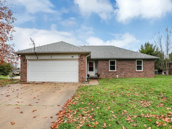 702 Willow Ct, Danville, IN 46122