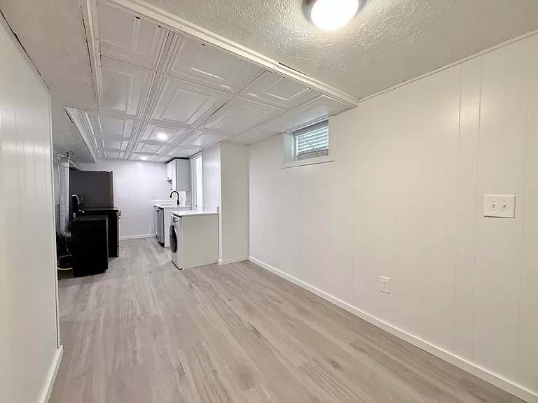 5 Stoneland Rd #4 — Photo 1
