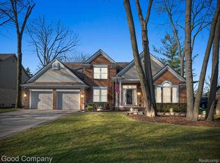 6579 Tamarack Dr, Troy, MI