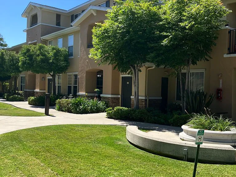 de Tolosa Ranch Apartments — Photo 96