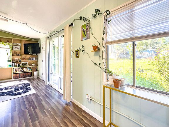 5th image of 32 Watson Rd
