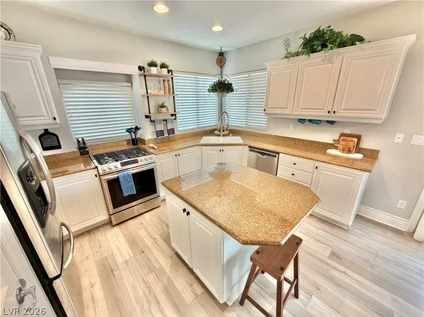 399 Center Green Dr, Las Vegas, NV 89148