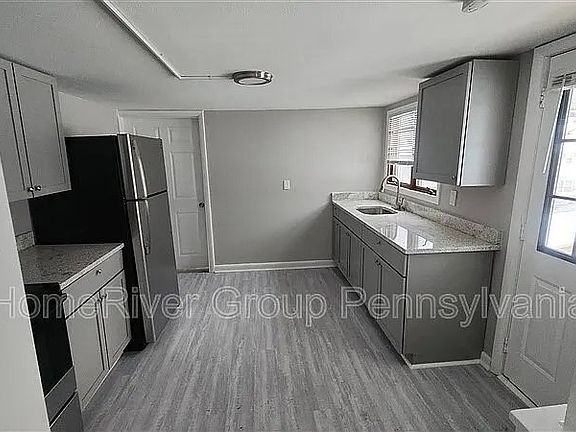 4th image of 1190 Sycamore St