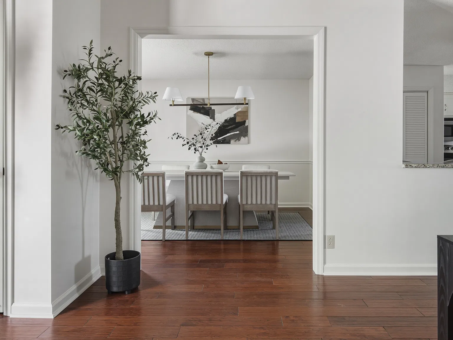 3 bed, 1677 sqft, $2,400 — Photo 4