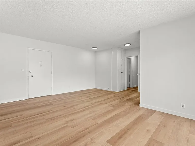934 6th St #1 — Photo 3