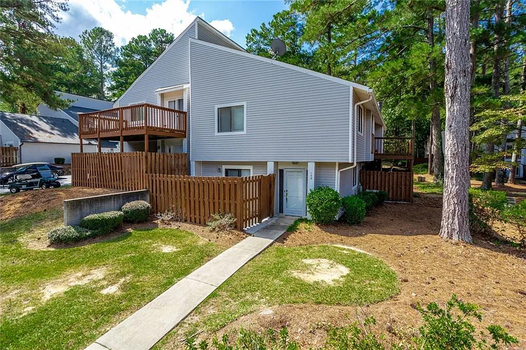 103 Twiggs Cor photo 1