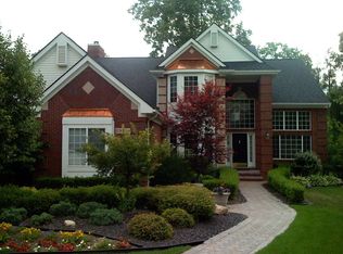 23354 Mission Ln, Farmington, MI 48335
