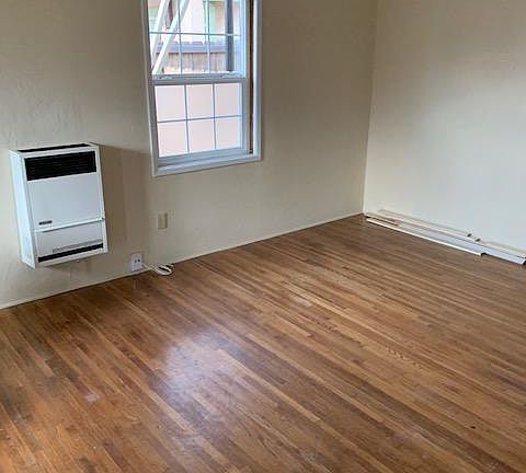 3rd image of 4005 Texas St