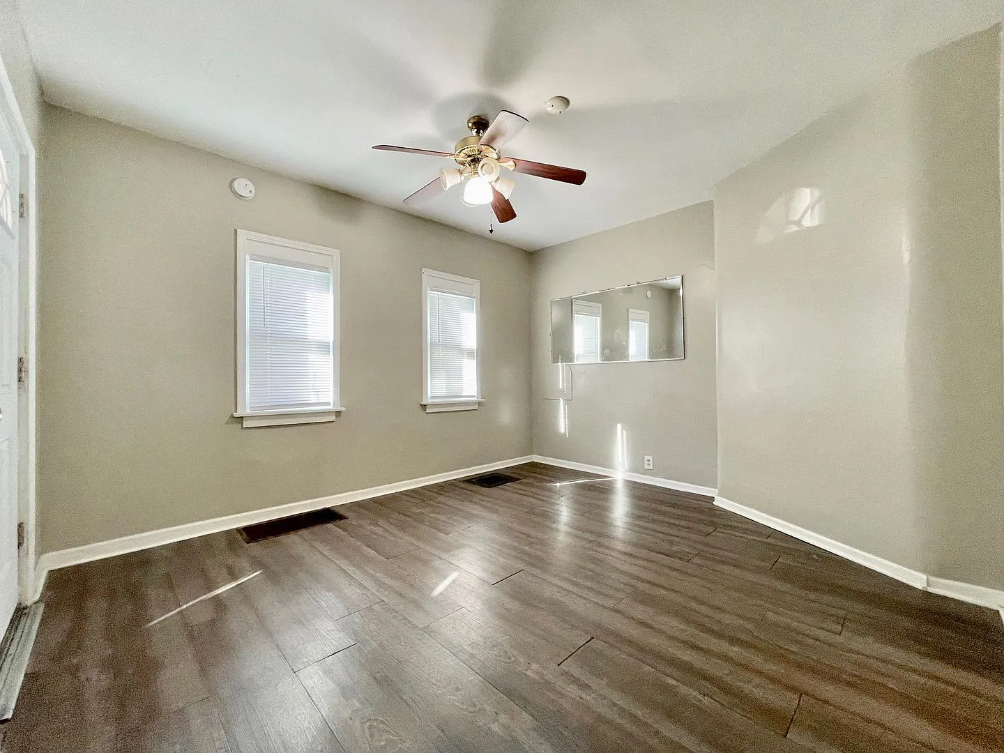 615 Prospect Ave NE — Photo 3