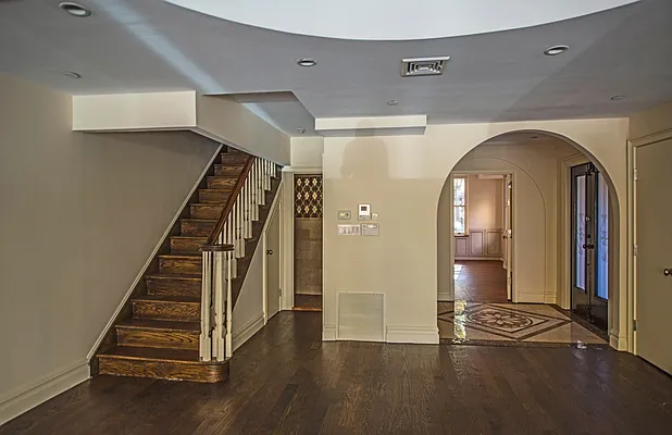 Rented by Anita Loewy, Inc | media 25