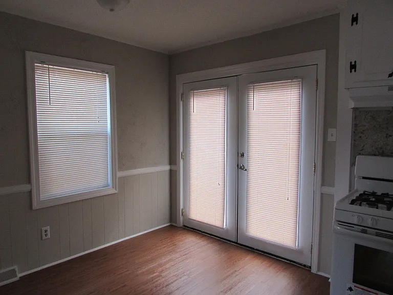 310 E Parkwood St — Photo 4