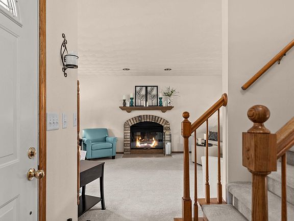3rd image of 615 S Wild Rose Ln
