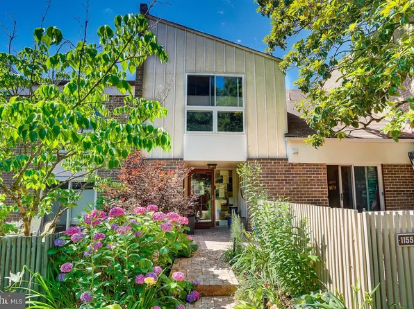 11558 Links Dr, Reston, VA 20190