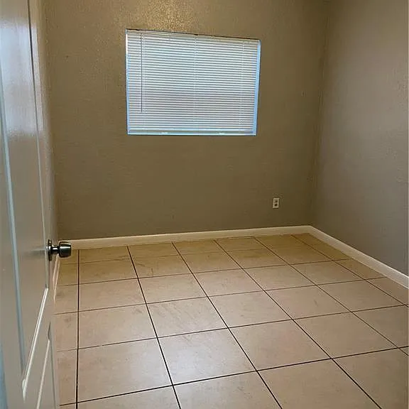 918 NW 24th Ave — Photo 11