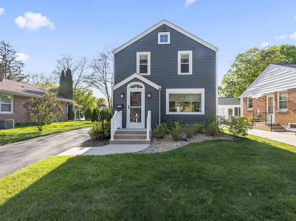 126 N Maple TERRACE, Oconomowoc, WI 53066