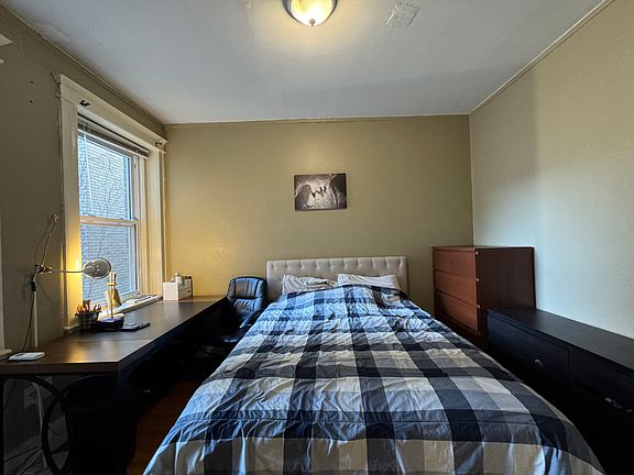 4th image of 1633 Commonwealth Ave APT 1