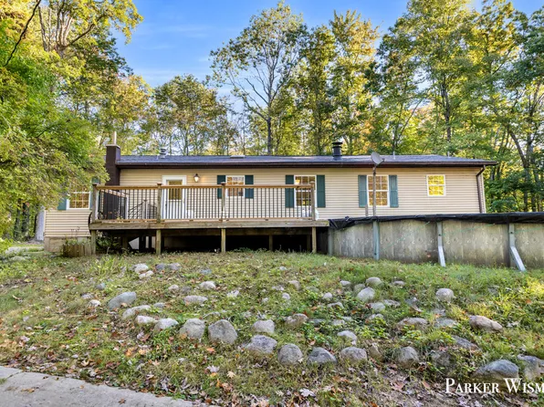 4433 S Sylvan Lake Dr, Newaygo, MI 49337