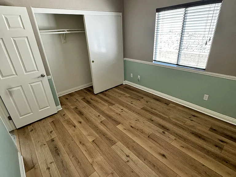 downstairs bedroom (bedroom #4)