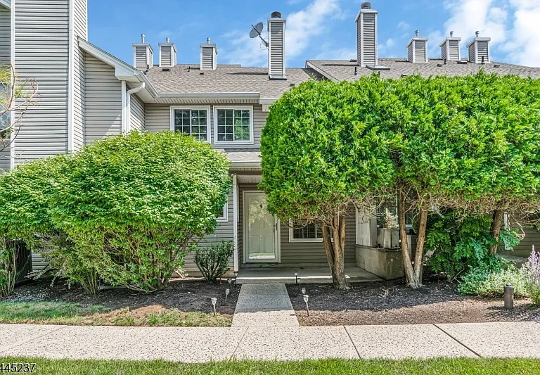 3 Tory Ct — Photo 1