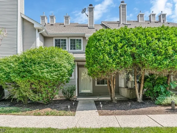 3 Tory Ct, Bedminster, NJ 07921